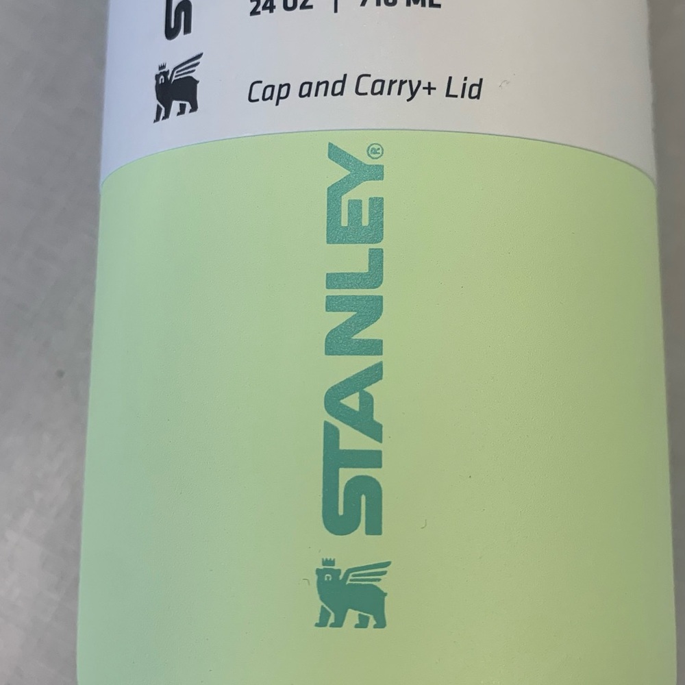 Stanley Green IceFlow Bottle 24 oz - Picture 4 of 7